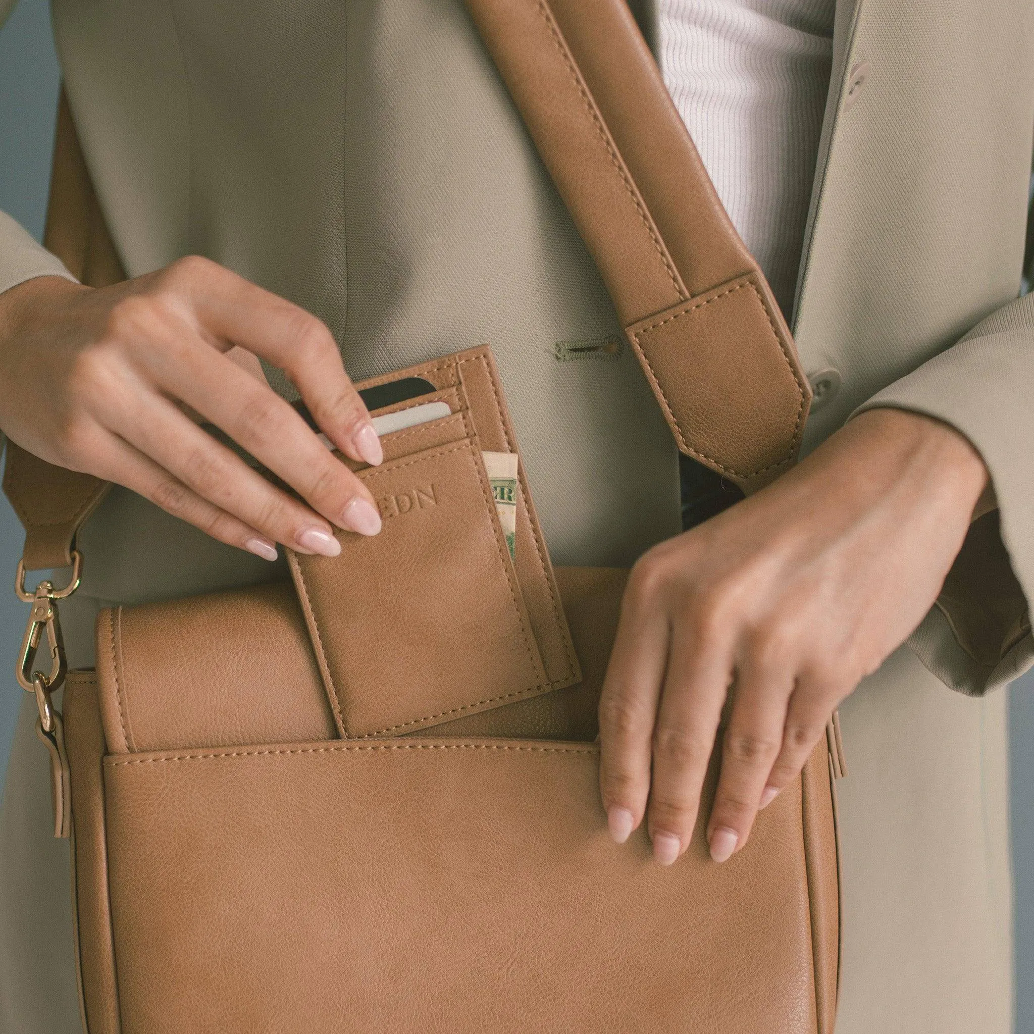 Camel Card Holder